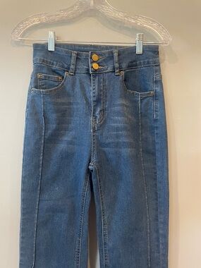 High-Rise Blue Women’s Jeans retro 70’s look